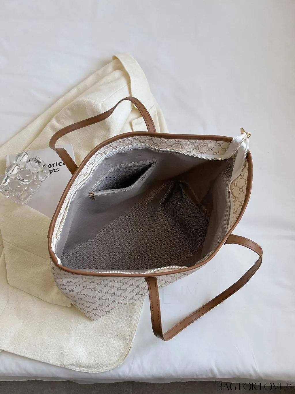 BagForLove - Large Capacity Elegant Geometric Pattern Shoulder Tote Bag with Stylish Design
