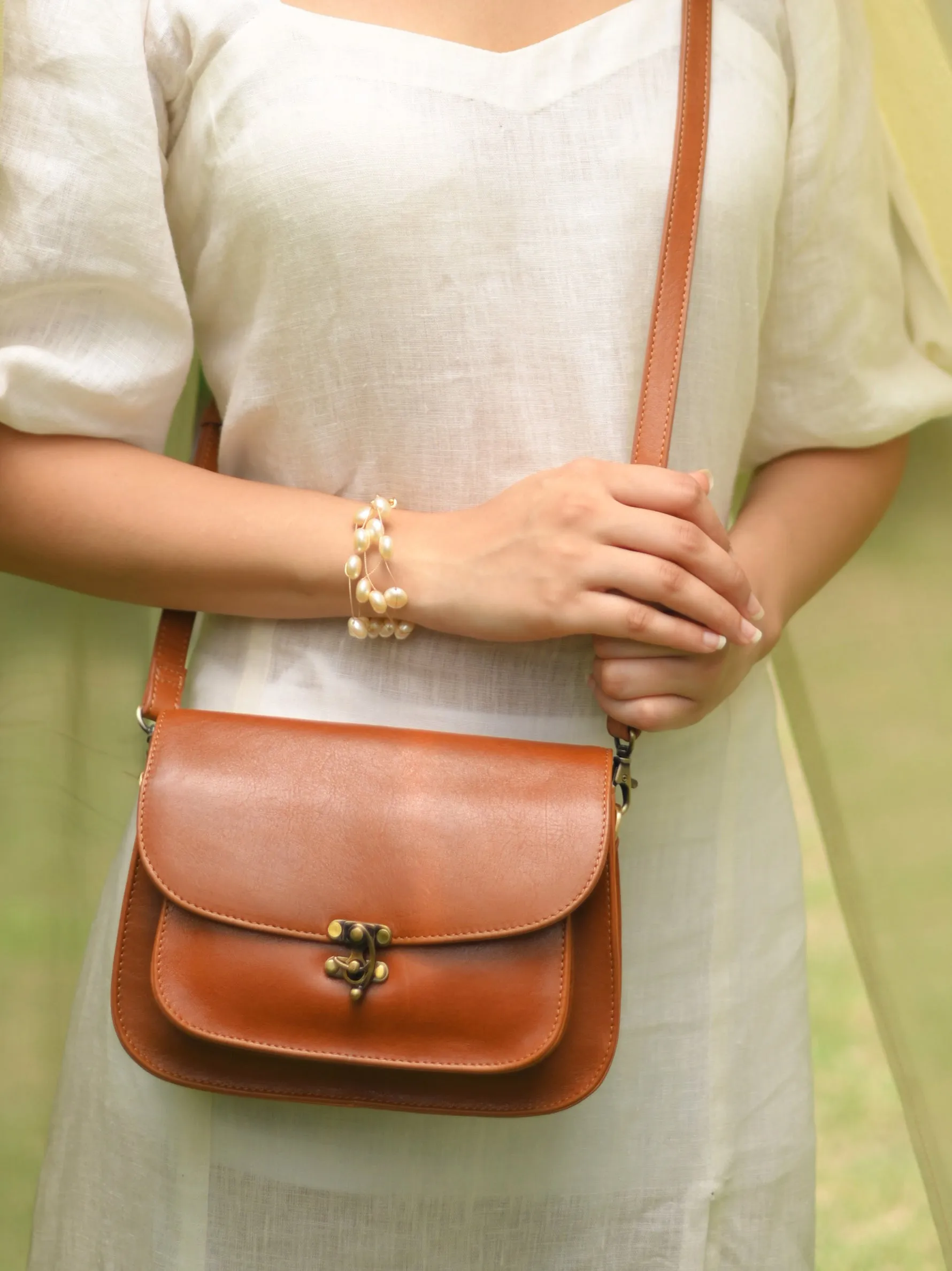Countryside Saddle Sling (Toffee Tan)