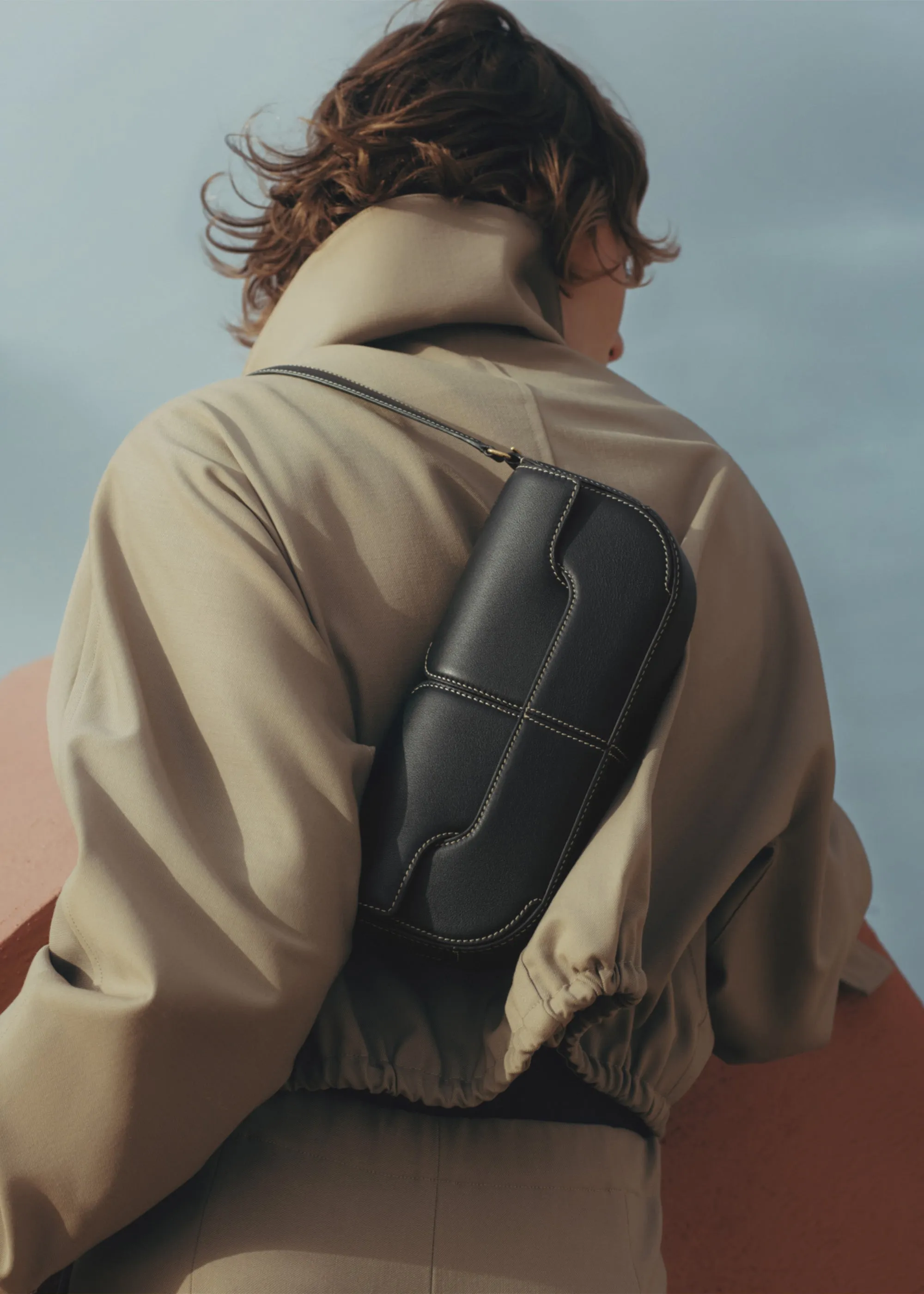 Osmo - Smooth Black with Ecru Stitching