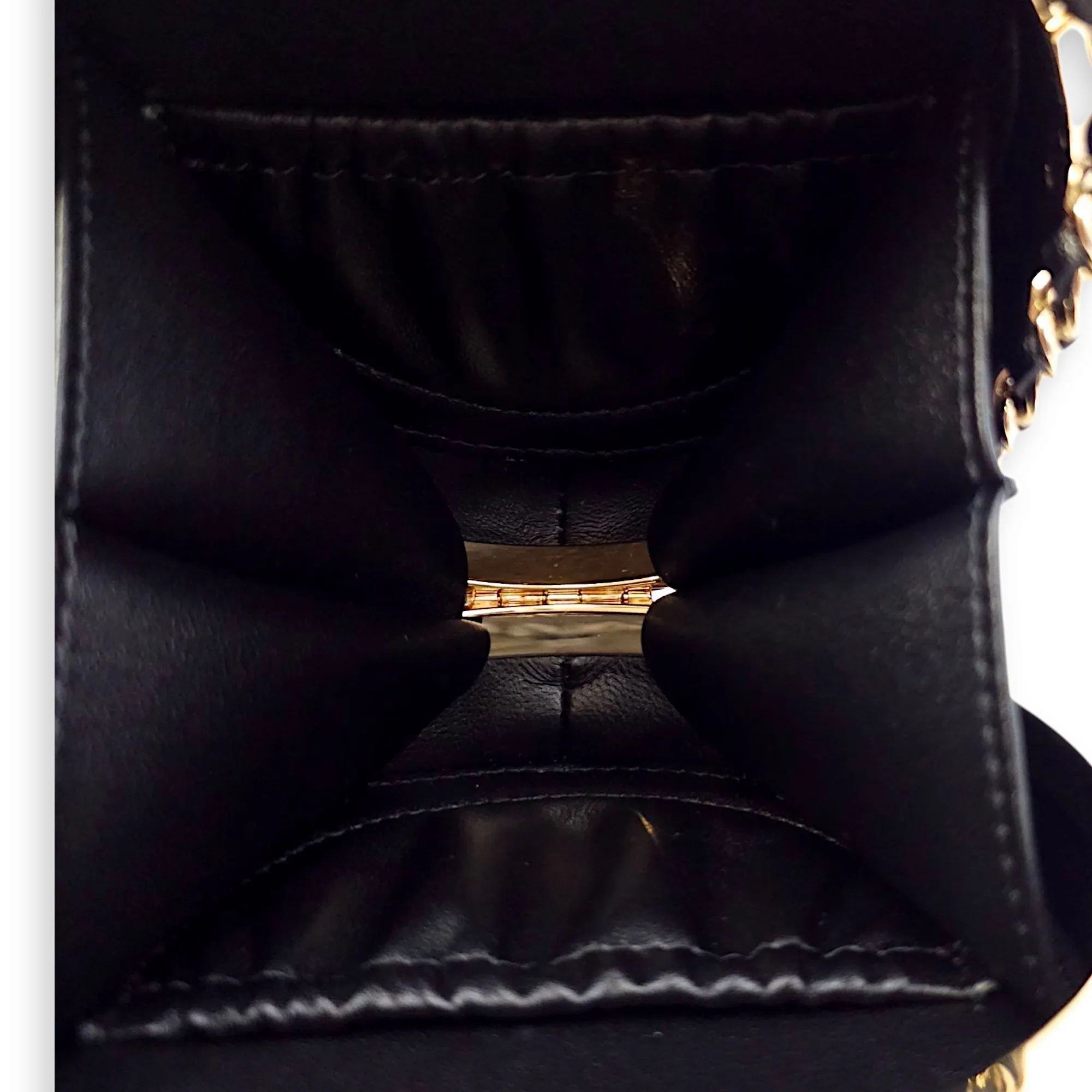 Quilted Filigree Chain Around Circle Black Crossbody Bag in Lambskin, Gold hardware