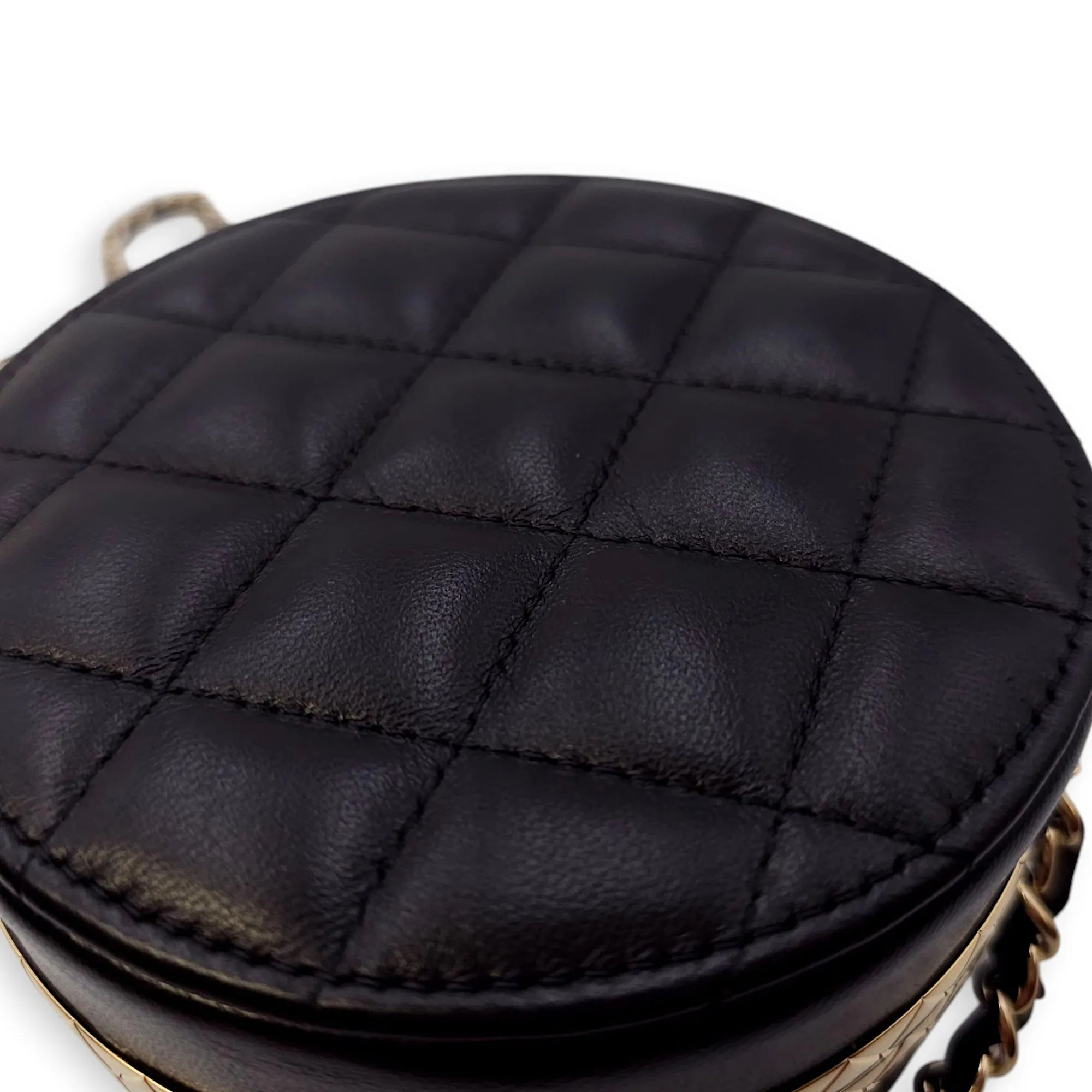 Quilted Filigree Chain Around Circle Black Crossbody Bag in Lambskin, Gold hardware