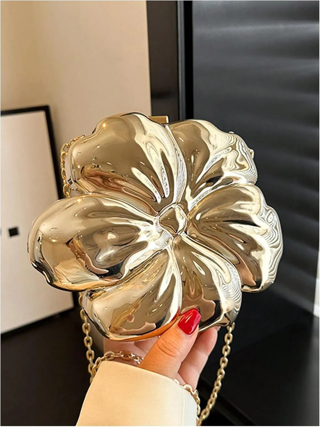 QWINEE Women's Flower Shaped Mini Crossbody Handbag Chain Single Strap Evening Bag