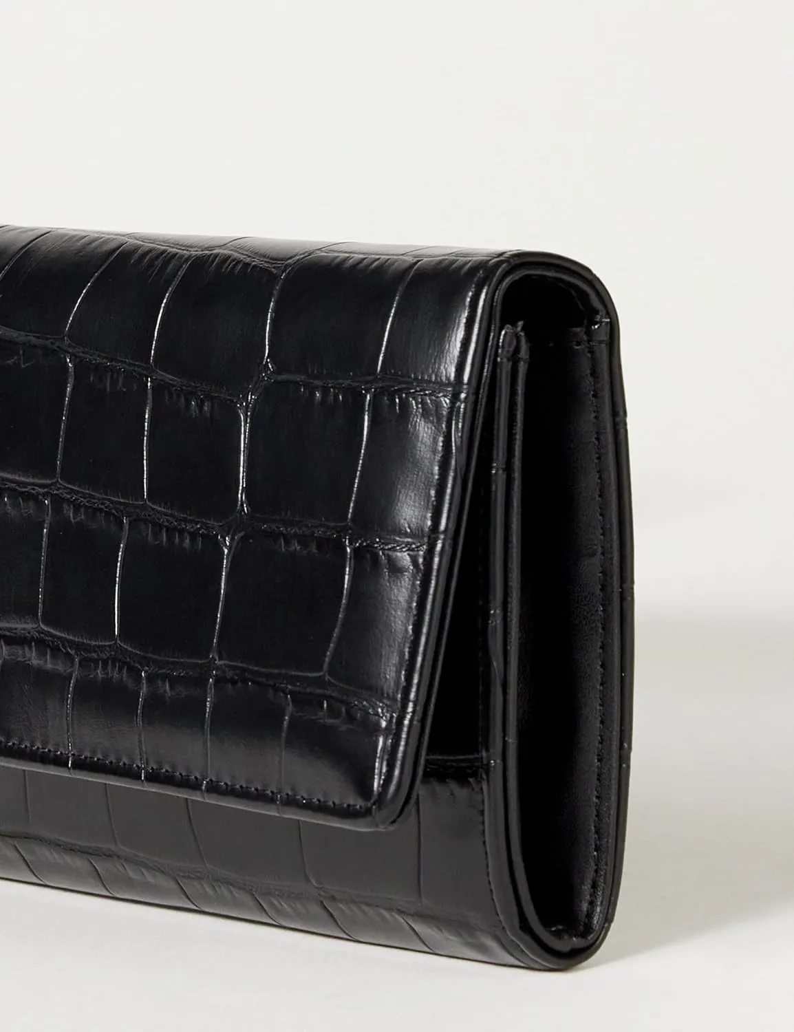 The Drop Leroya Wallet on Chain Crossbody