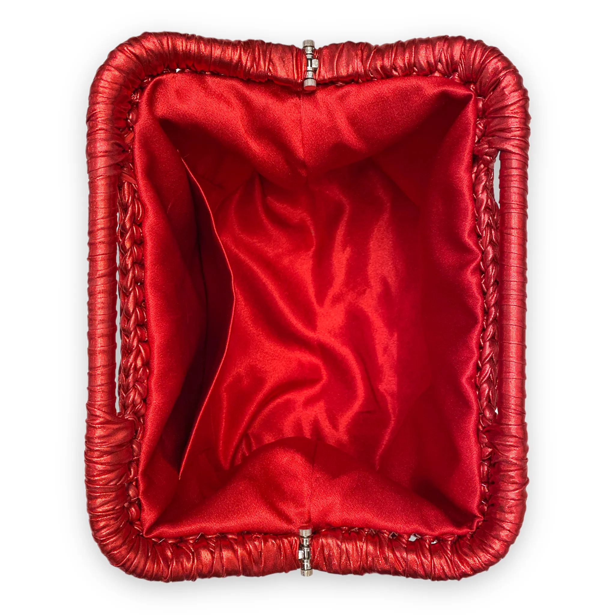 THE METALLIC CLUTCH
