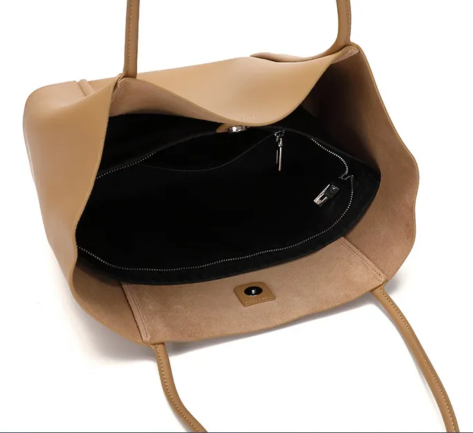 The Trendsetter Tote