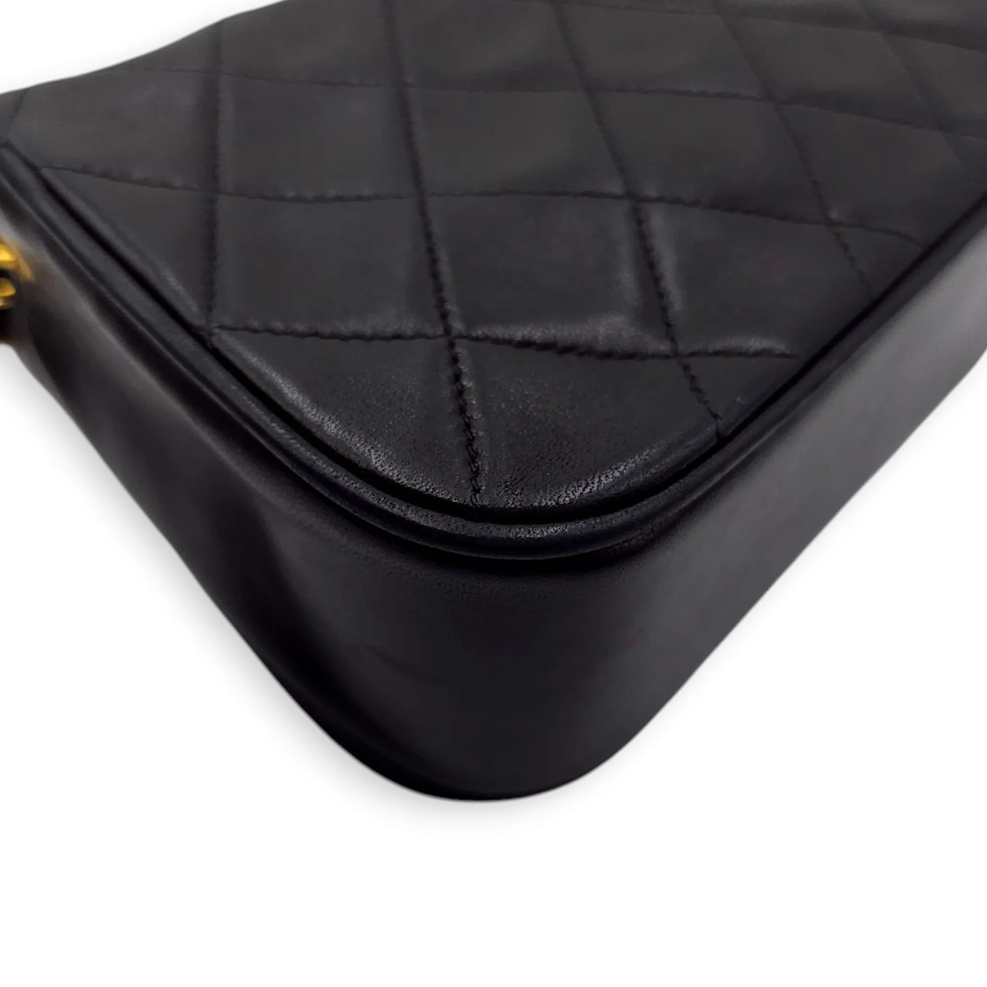 Vintage Flap with Bijoux Chain 17x11x5.5cm Black Crossbody Bag in Lambskin, Gold hardware