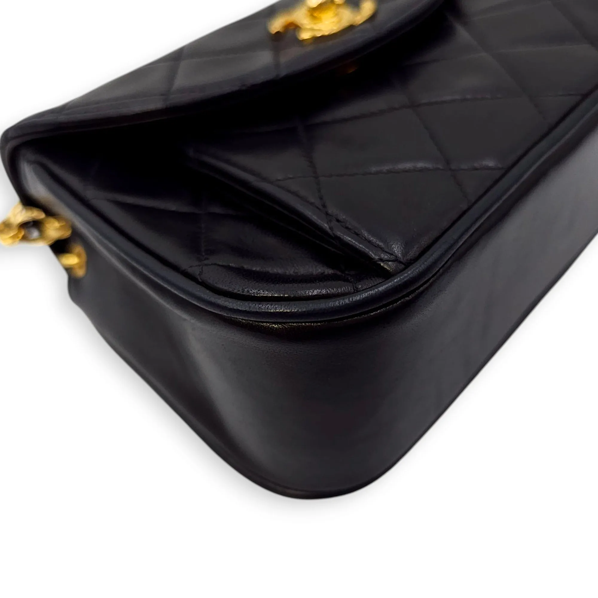 Vintage Flap with Bijoux Chain 17x11x5.5cm Black Crossbody Bag in Lambskin, Gold hardware