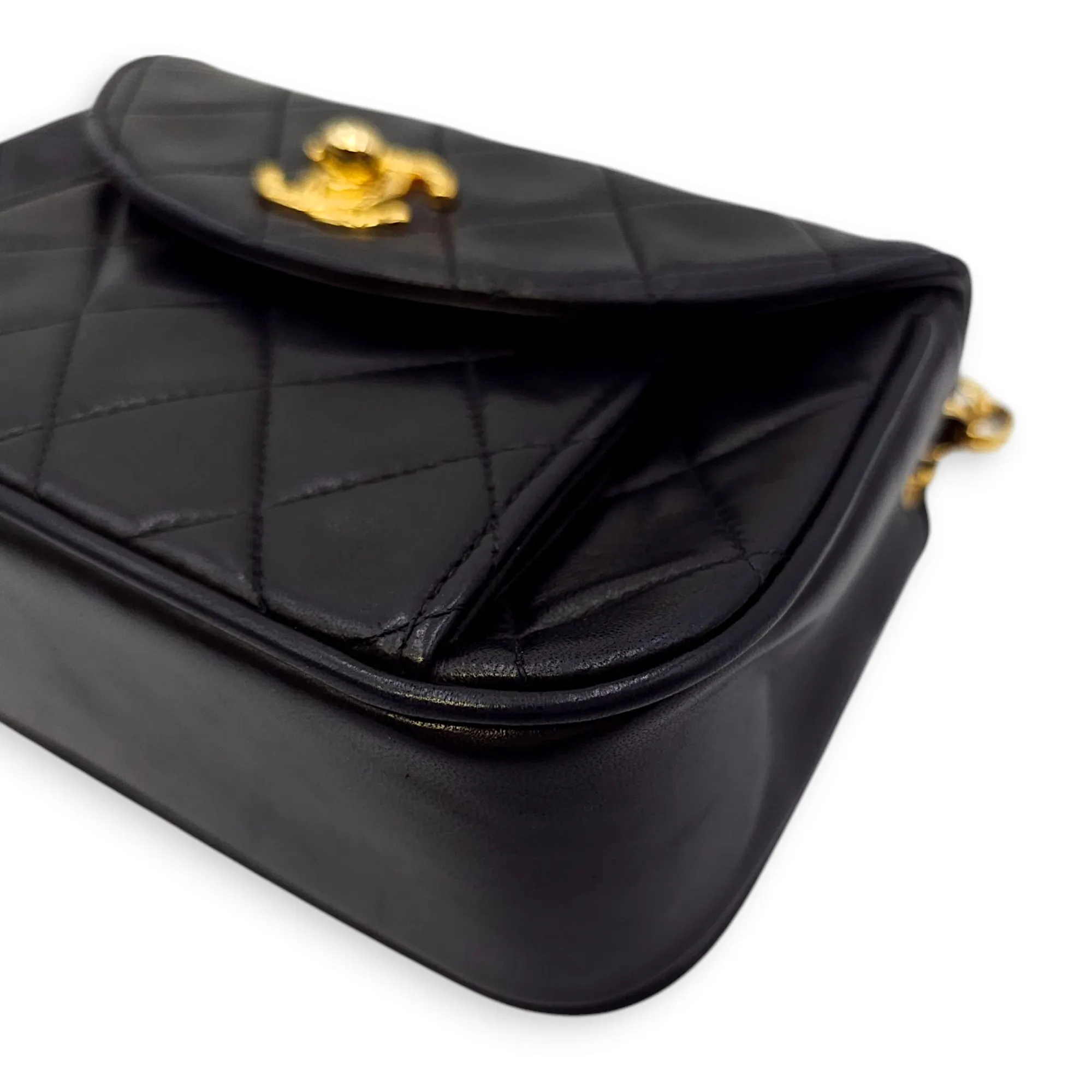 Vintage Flap with Bijoux Chain 17x11x5.5cm Black Crossbody Bag in Lambskin, Gold hardware